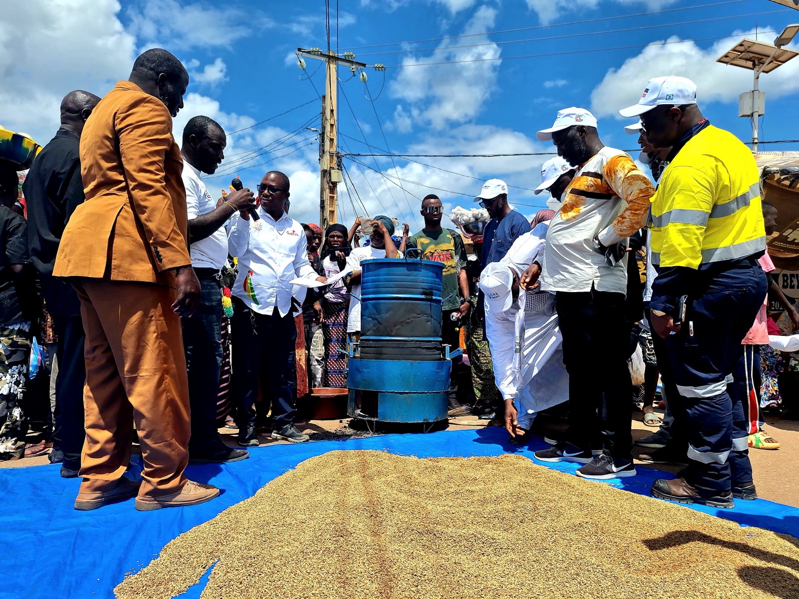 A rice threshing demonstration at the Beyla Agricultural Fair