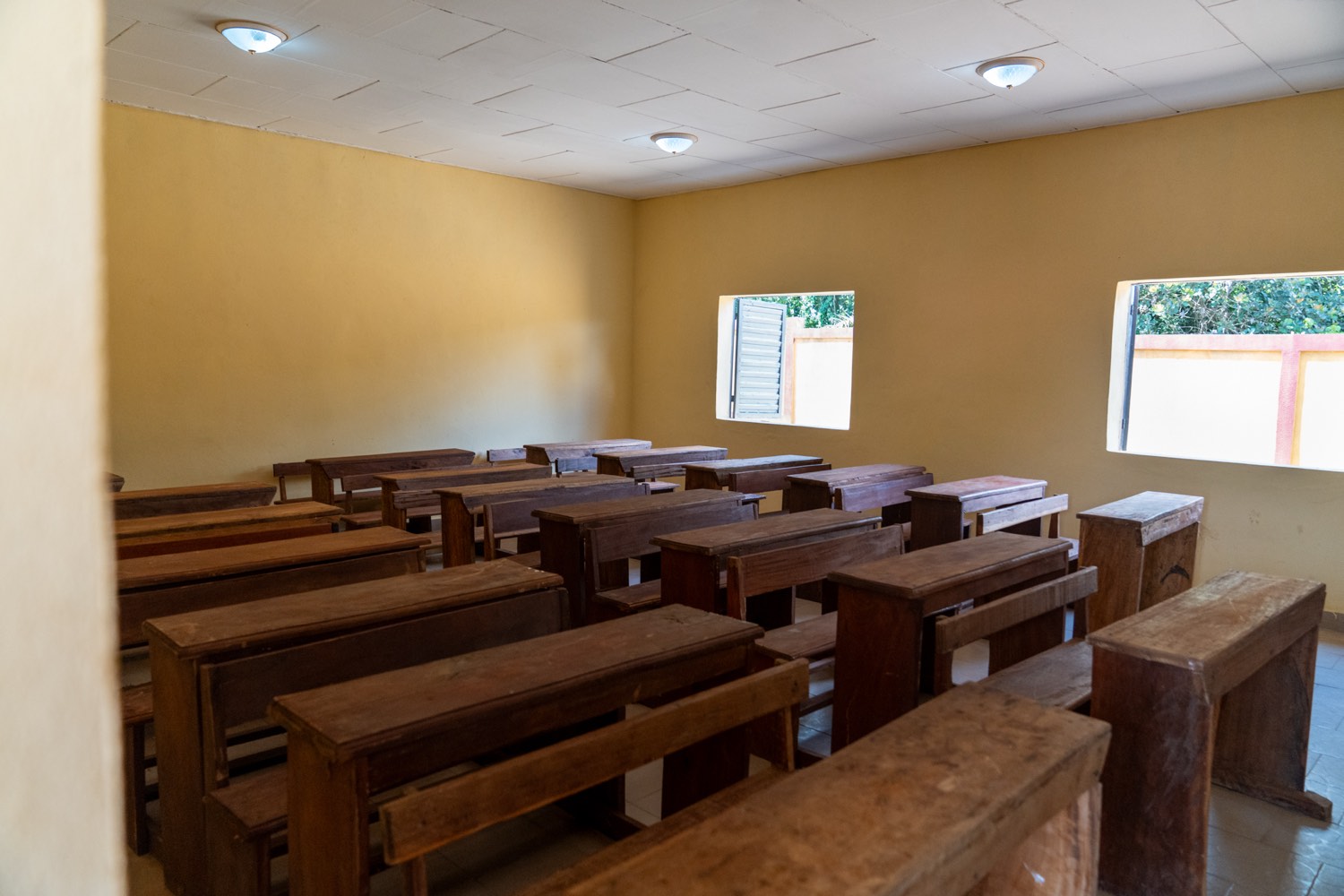Une salle de classe dans l’une des cinq nouvelles écoles remises à Beyla